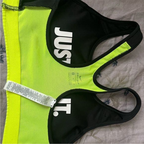 Nike Bundle dry fit sports bra medium + Nike small white tank 
NWOT - Picture 5 of 10